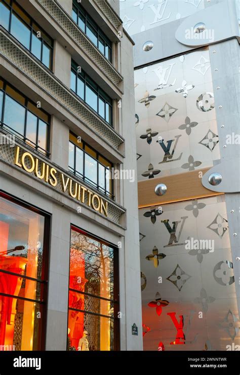 louis vuitton trunk champs elysees|louis vuitton mammoth site.